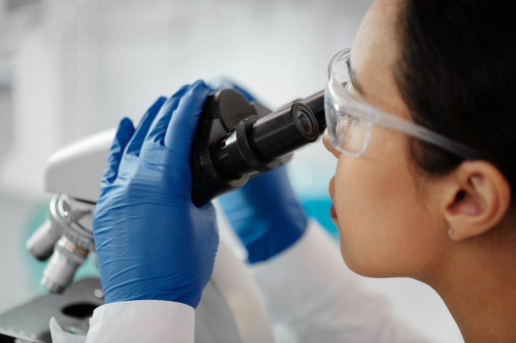 woman-looking-in-a-microscope-4